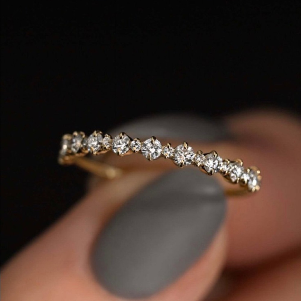 Elegant Gold Diamond Ring